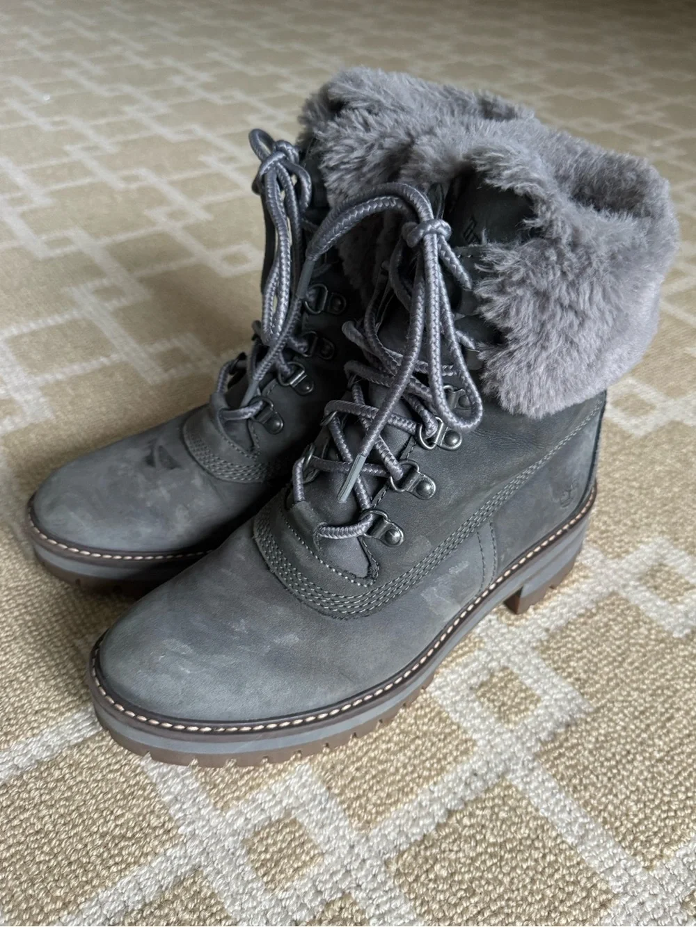 Timberland Courmayeur Valley Faux Fur Waterproof Boots Gray Size 7.5